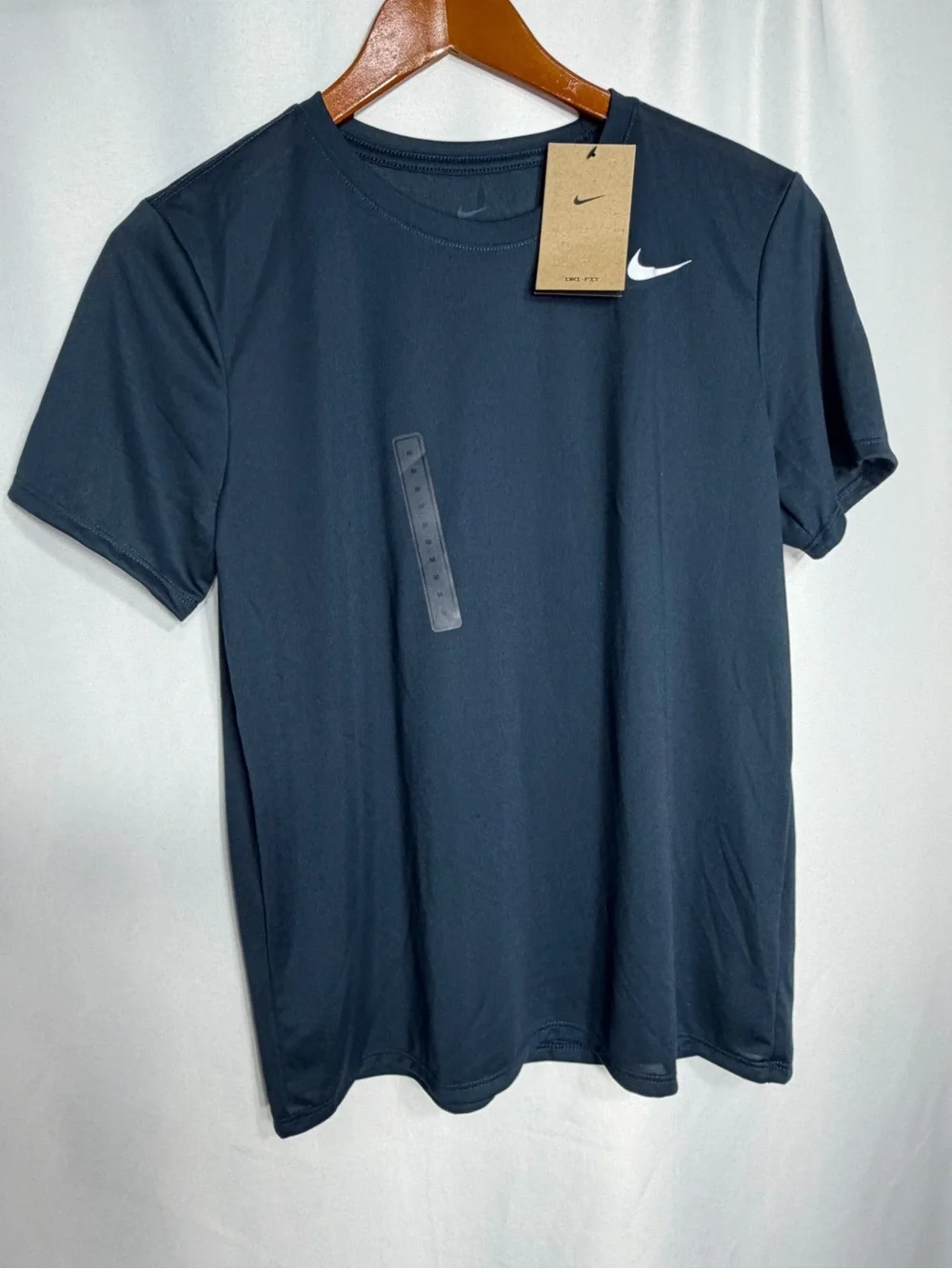 Nike women’s navy blue Short Sleeve Performance Tee size M